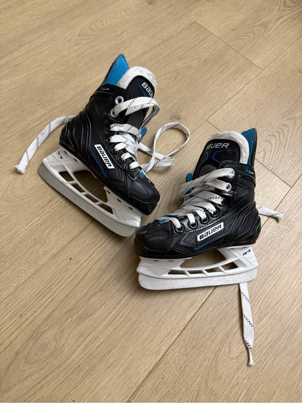 Bauer Youth Black and Blue Ice Hockey Skates Y8